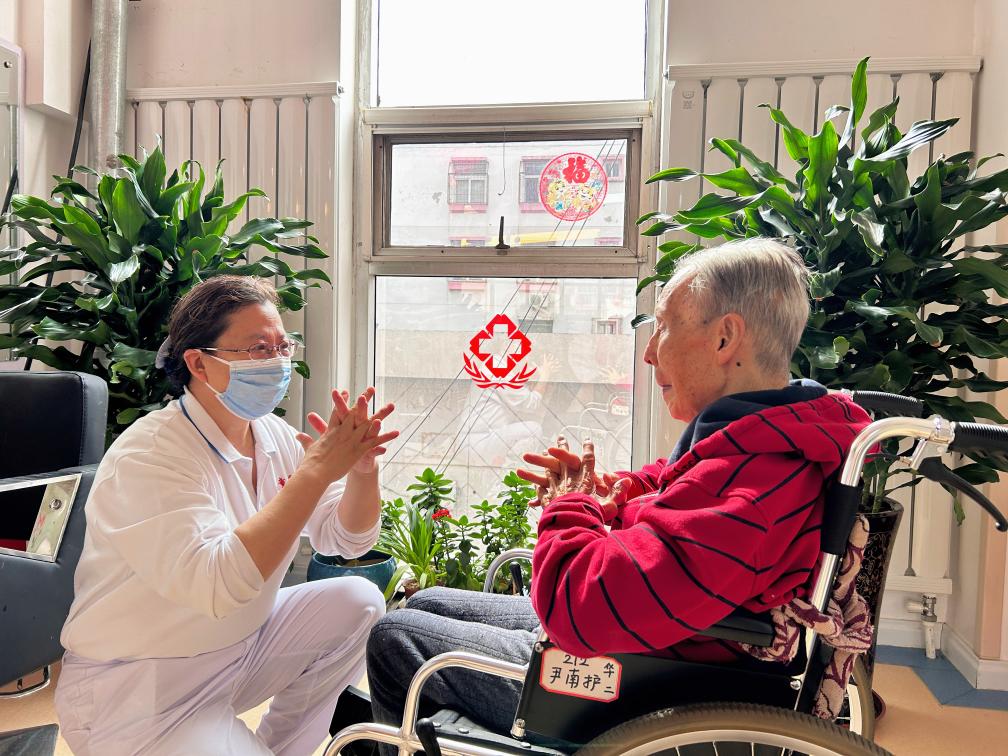 天津医院护工价格_养老护工短缺问题_护工行业现状分析