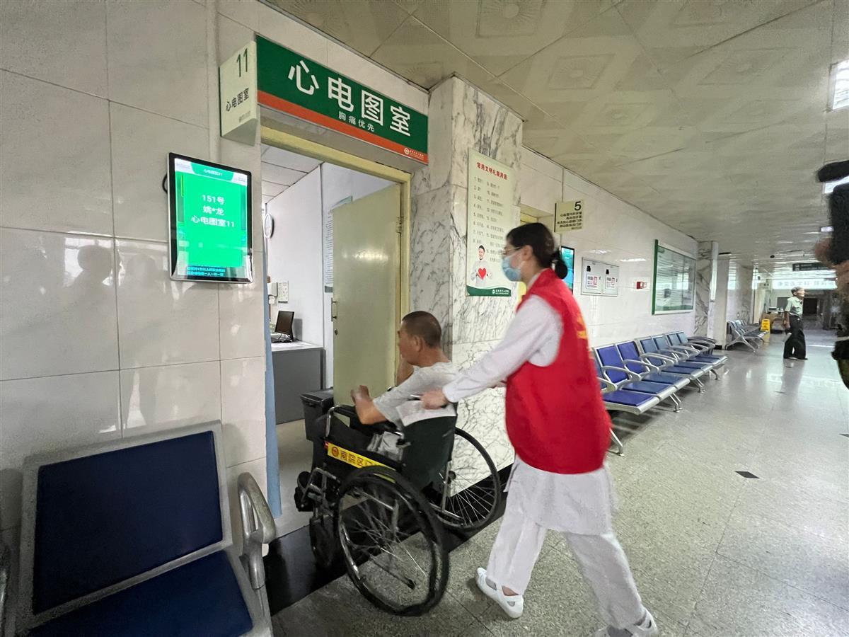 天津陪诊师预约_全程陪诊服务体验_襄阳市中心医院亲情陪诊免费服务