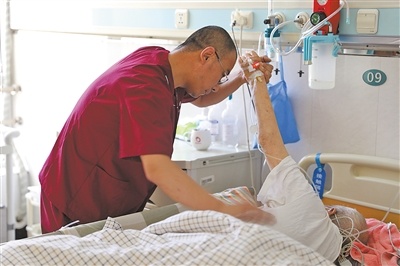 天津住家护工公司_吕梁山护工培训就业工作_吕梁山护工家政服务品牌建设