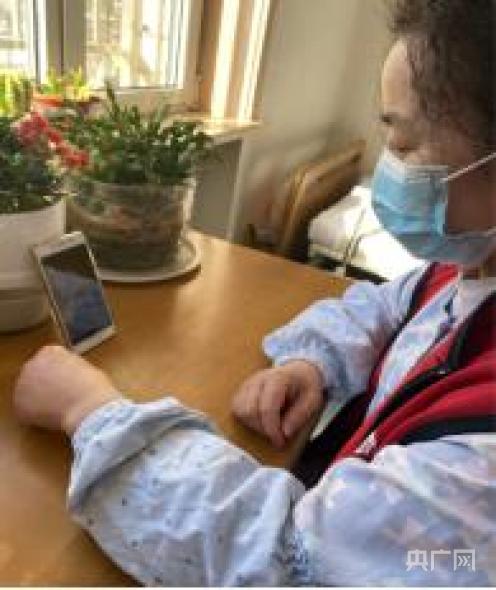 养老护理人员春节期间照护老人_天津蓟州医院护工_疫情防控养老机构护理人员坚守