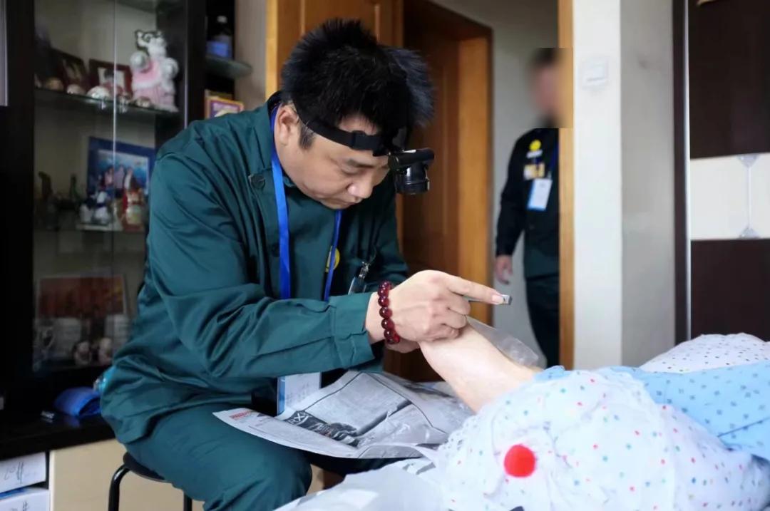 长护险专业护理人员缺口大_天津长护险护理价格_长期护理保险制度筹资渠道单一