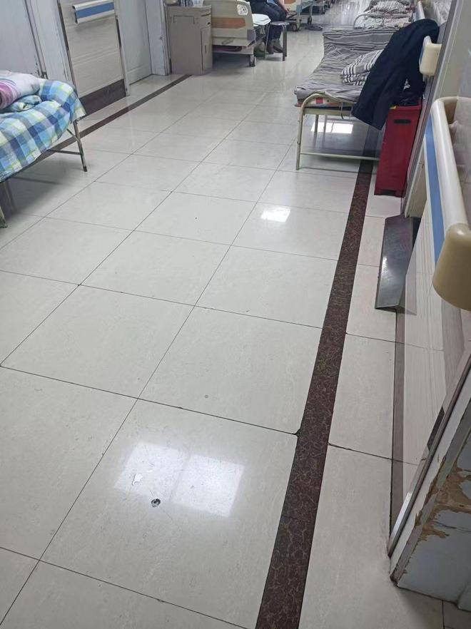 照顾失能老人经验_医院护工_护工照顾失能老人辛酸