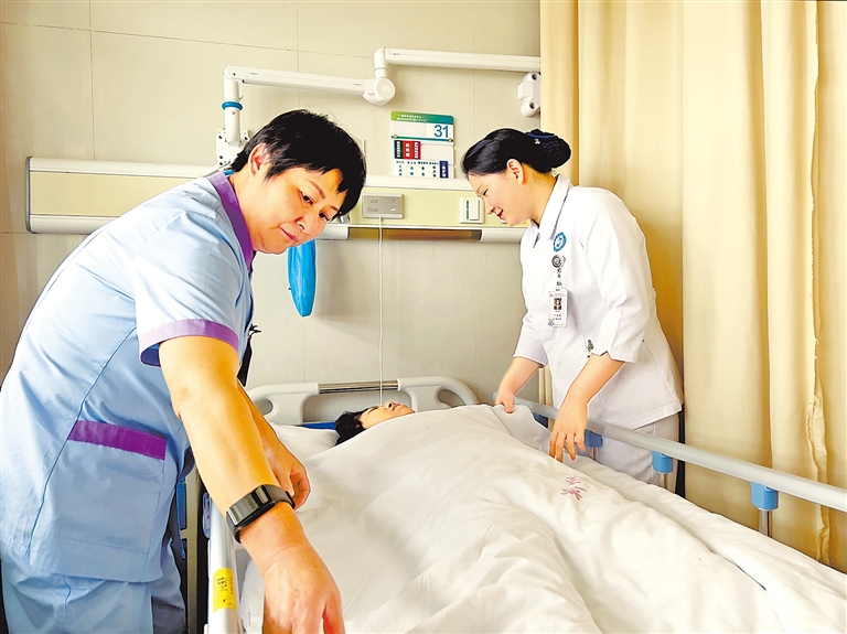 河南省医疗机构开展免陪照护服务实施方案_免陪照护服务试点方案_天津住家护工新闻