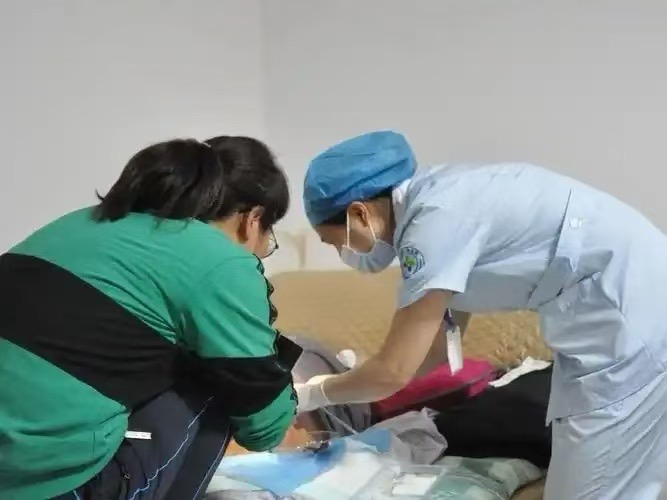 网约护士上门服务_互联网+护理服务_天津长护险护理体验