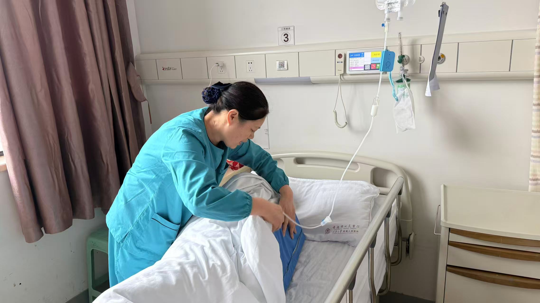 重庆医院免陪照护服务_天津康复护理机构_重庆多家医院试点24小时医疗护理员服务