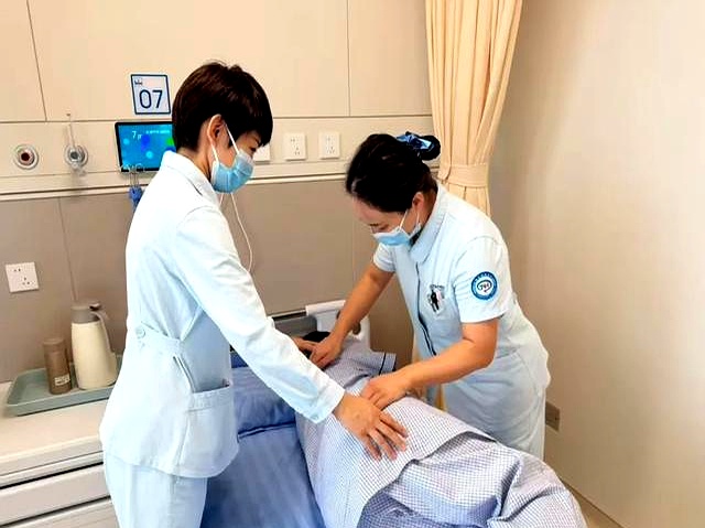 天津24h护工体验_老人住院不用家属陪床_医院派专人照料_免陪照护服务